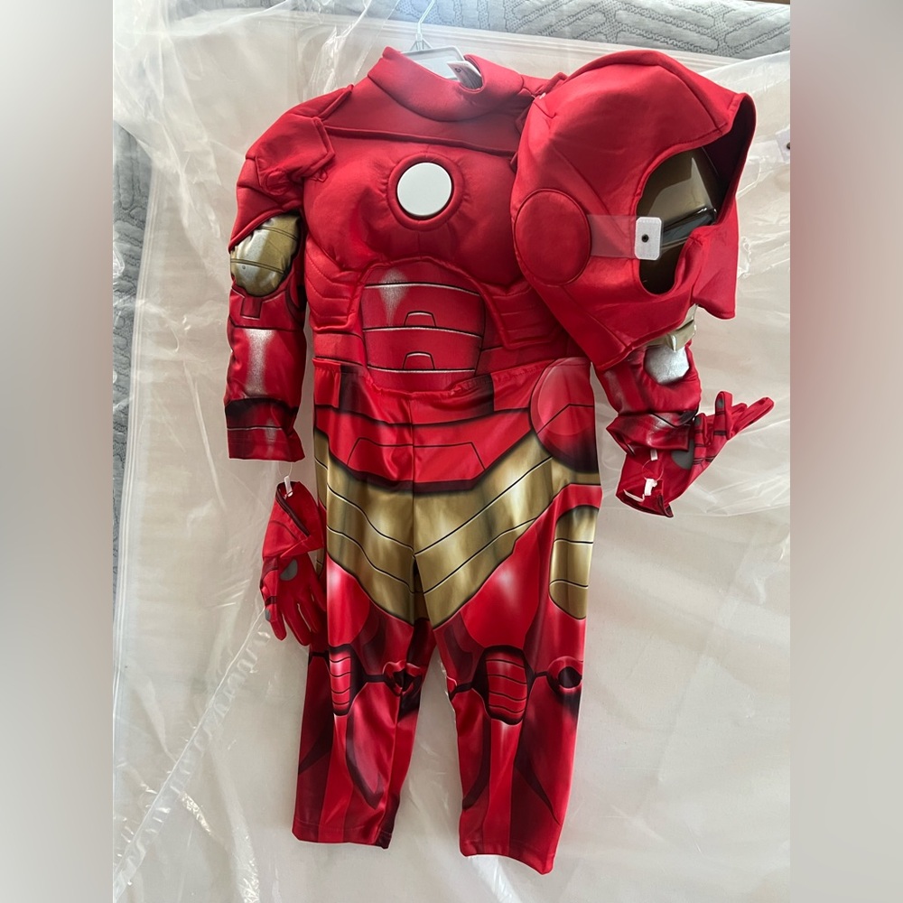 NWT Disney toddler iron man Halloween costume light up size 3T